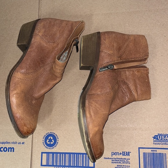 Women’s Lucky Brand Brown Shoes - Picture 4 of 9
